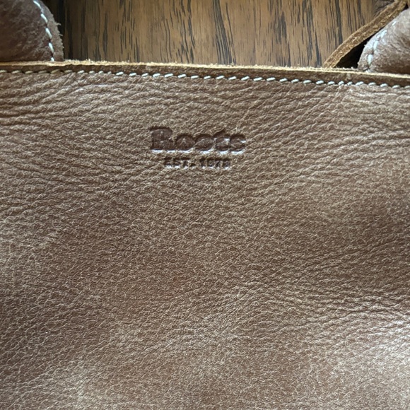Roots Tan Leather Crossbody Bag - Picture 4 of 11